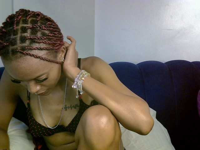 PrettyNoirr live cam on BongaCams