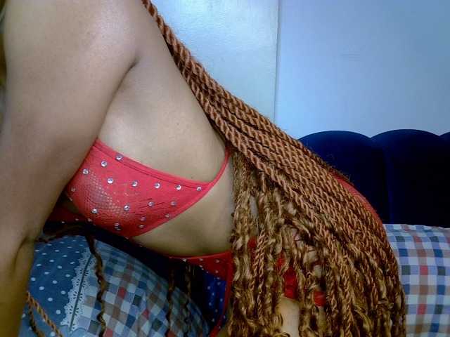 PrettyNoirr live cam on BongaCams