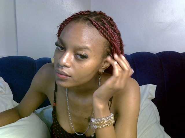 PrettyNoirr live cam on BongaCams