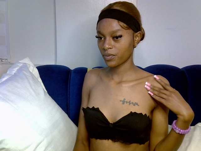 PrettyNoirr webcam