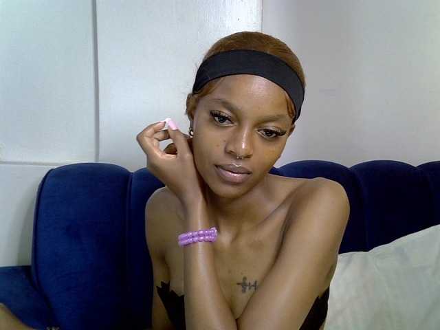 PrettyNoirr webcam