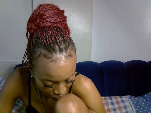 PrettyNoirr live cam on BongaCams