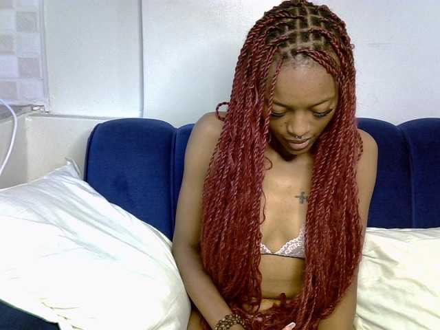 PrettyNoirr live cam on BongaCams