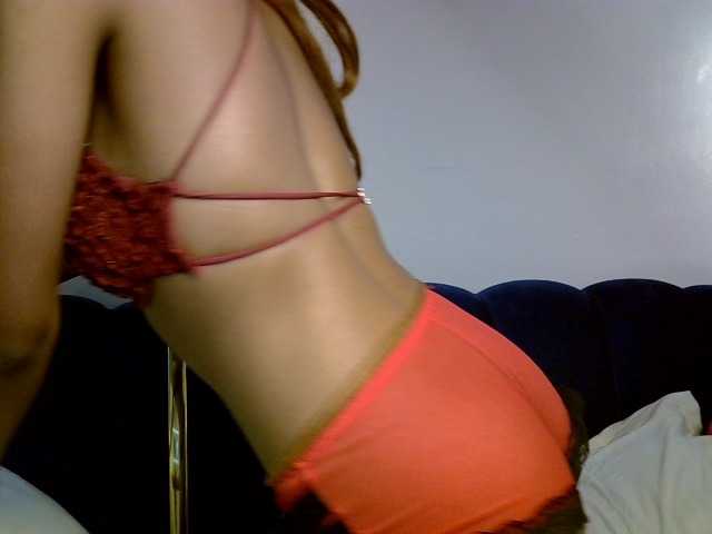 PrettyNoirr live cam on BongaCams