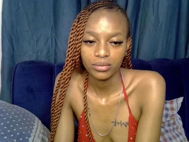 PrettyNoirr live cam on BongaCams