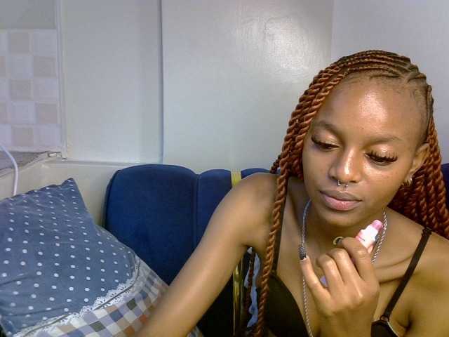 PrettyNoirr live cam on BongaCams