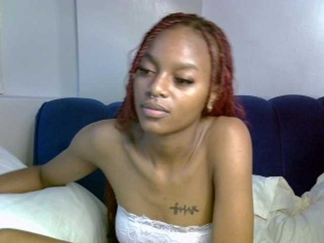 PrettyNoirr live cam on BongaCams