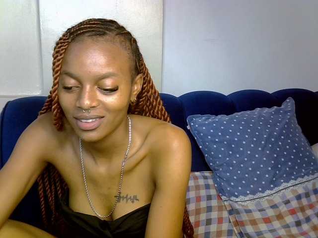 PrettyNoirr, en vivo ahora en BongaCams
