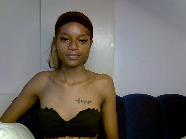 PrettyNoirr webcam