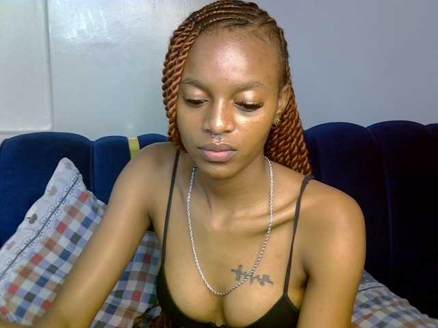 PrettyNoirr, live now on BongaCams
