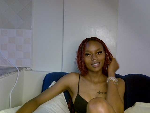 PrettyNoirr live cam on BongaCams