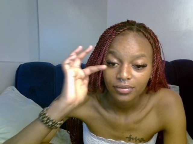 PrettyNoirr live cam on BongaCams