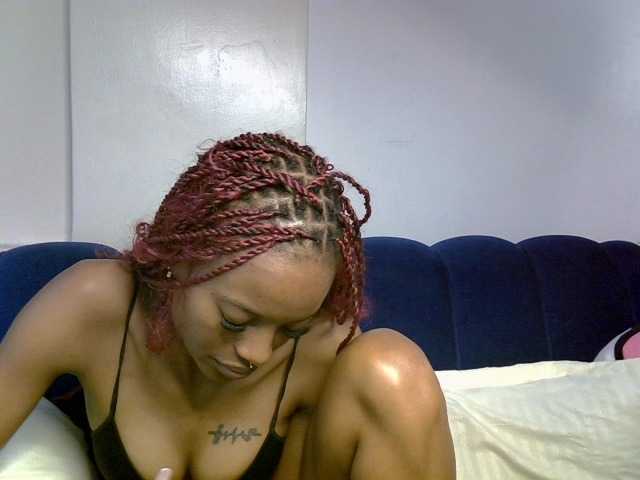PrettyNoirr live cam on BongaCams