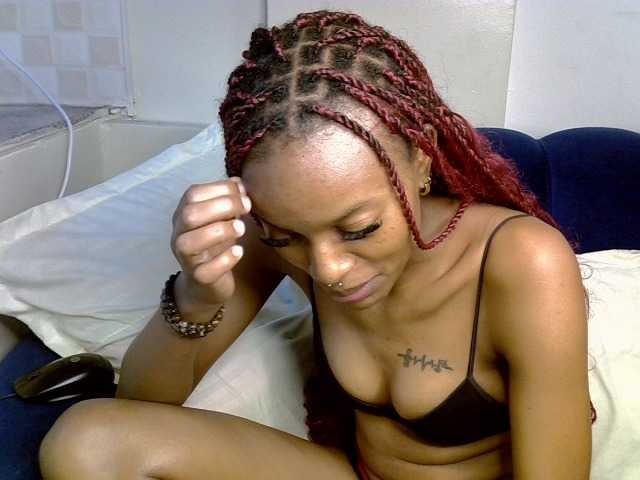 PrettyNoirr live cam on BongaCams