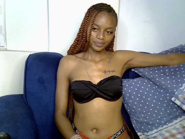 PrettyNoirr live cam on BongaCams