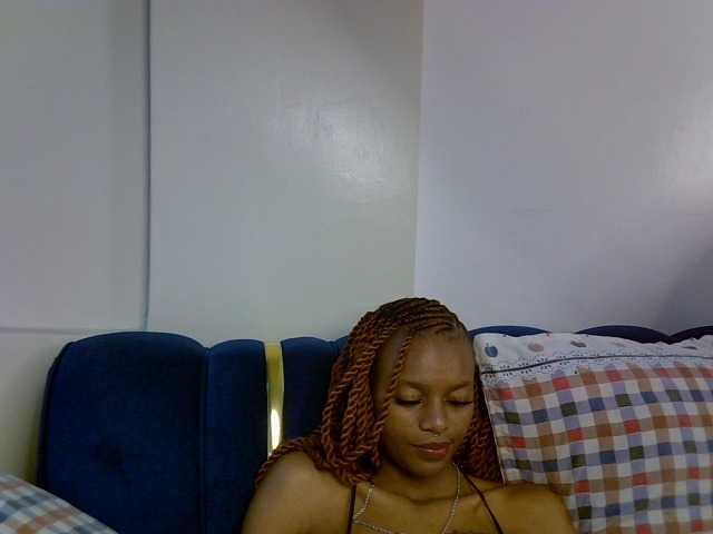 PrettyNoirr live cam on BongaCams