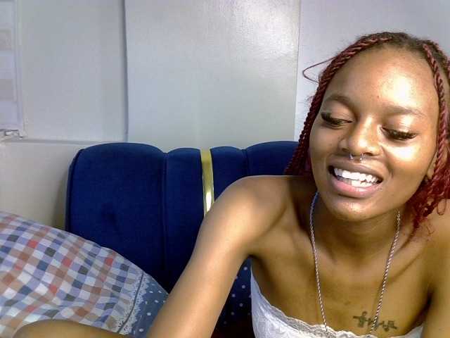 PrettyNoirr live cam on BongaCams