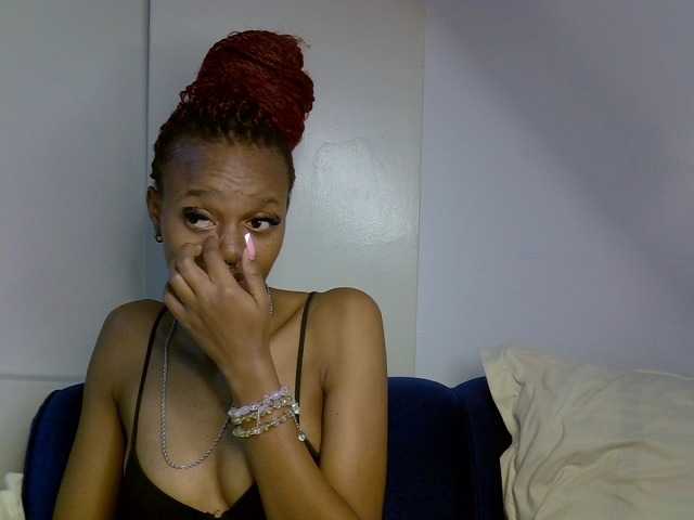 PrettyNoirr live cam on BongaCams