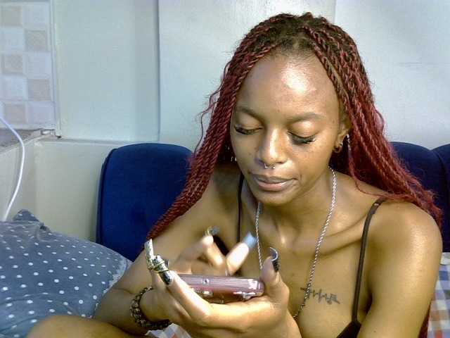 PrettyNoirr live cam on BongaCams