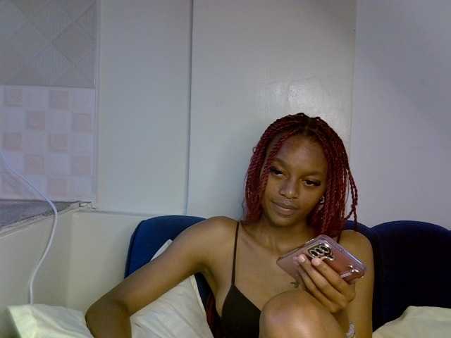 PrettyNoirr live cam on BongaCams