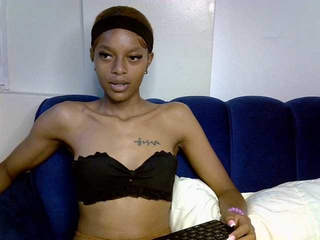 PrettyNoirr webcam