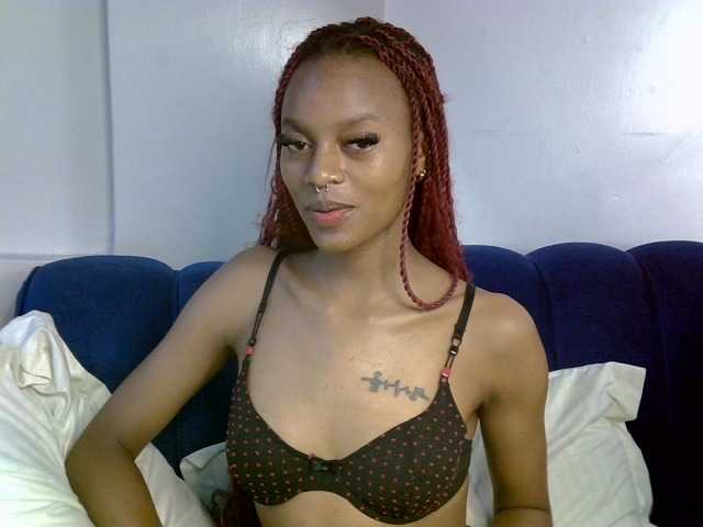 PrettyNoirr live cam on BongaCams