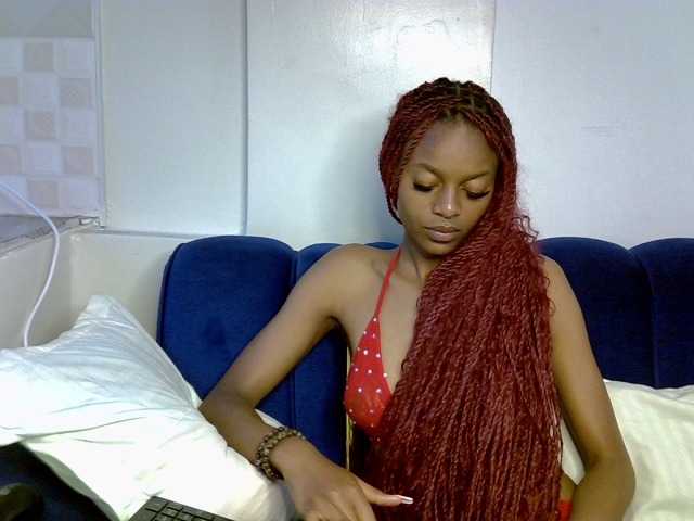 PrettyNoirr live cam on BongaCams