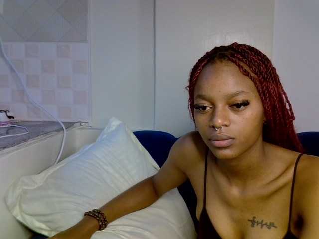 PrettyNoirr live cam on BongaCams