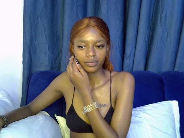 PrettyNoirr live cam on BongaCams