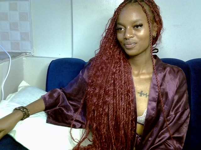 PrettyNoirr live cam on BongaCams