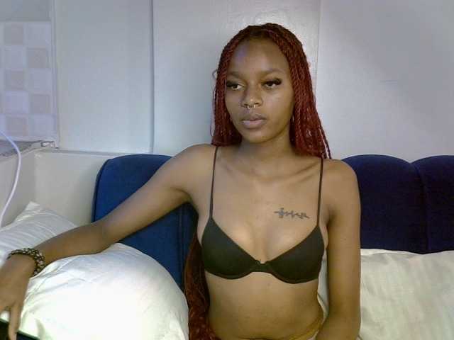 PrettyNoirr live cam on BongaCams