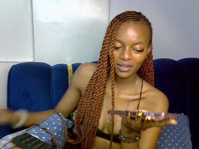 PrettyNoirr live cam preview