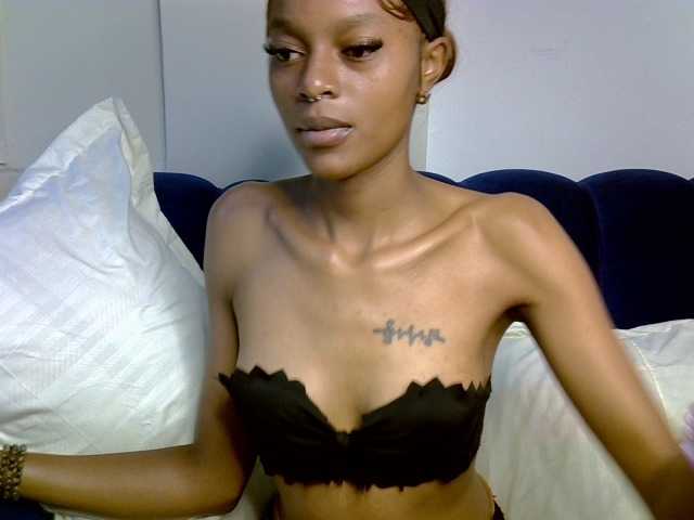 PrettyNoirr webcam