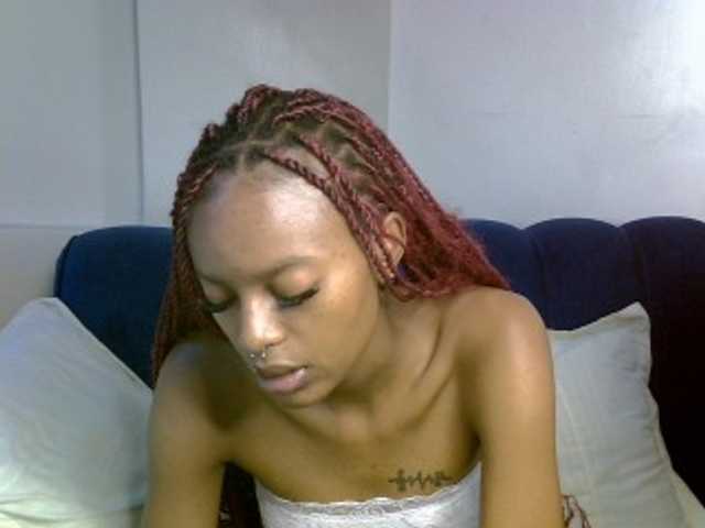 PrettyNoirr live cam on BongaCams