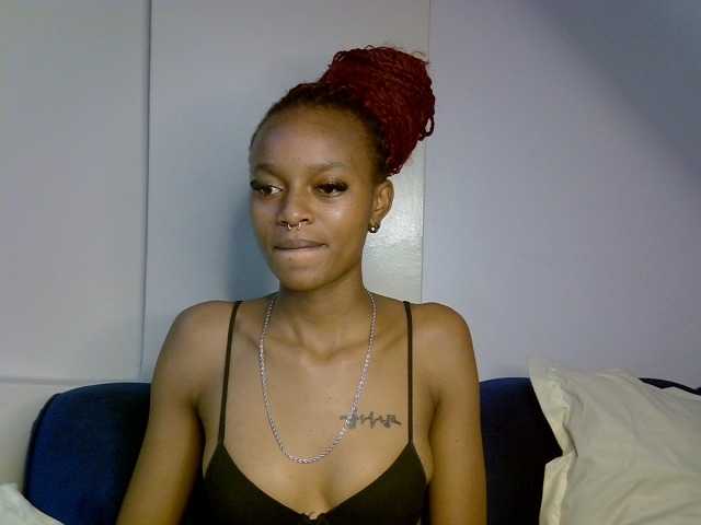 PrettyNoirr live cam on BongaCams