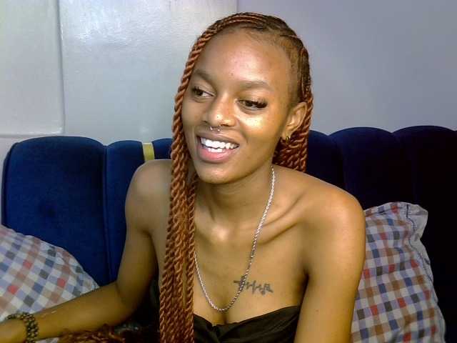 PrettyNoirr live cam preview