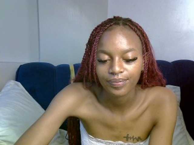PrettyNoirr live cam on BongaCams