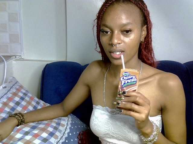 PrettyNoirr live cam on BongaCams