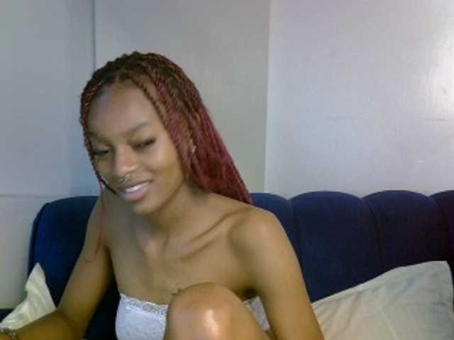 PrettyNoirr live cam on BongaCams