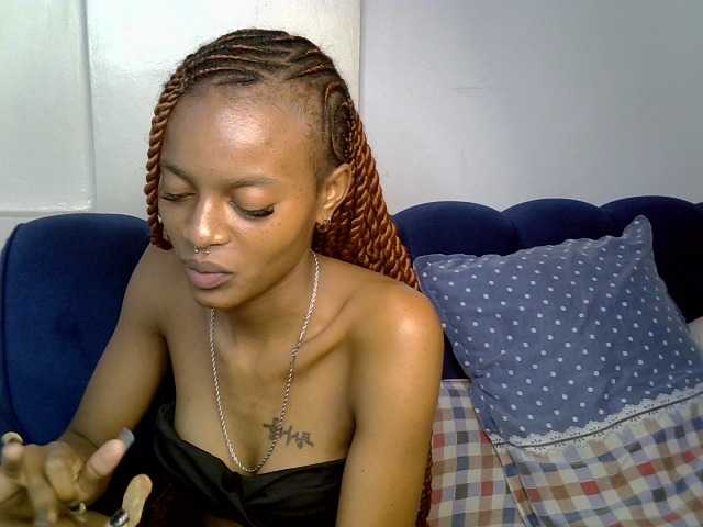 PrettyNoirr live cam preview