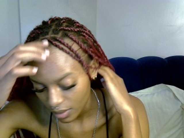 PrettyNoirr — live female cam