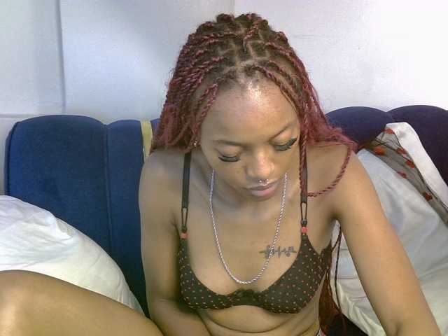 PrettyNoirr live cam on BongaCams