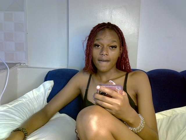 PrettyNoirr live cam on BongaCams