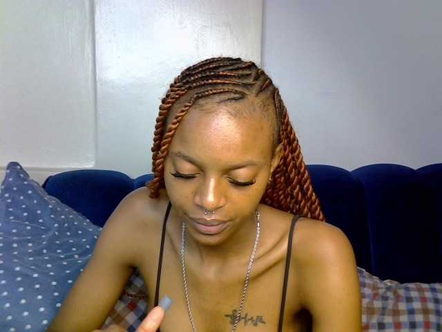 PrettyNoirr live cam on BongaCams