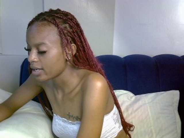PrettyNoirr live cam on BongaCams