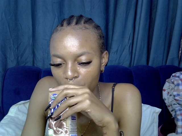 PrettyNoirr live cam on BongaCams