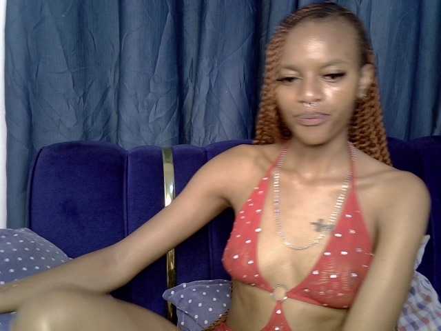 PrettyNoirr live cam on BongaCams