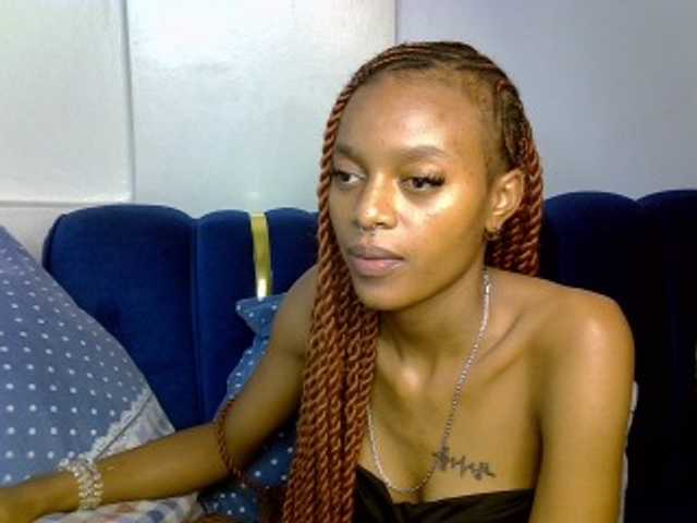 PrettyNoirr live cam on BongaCams
