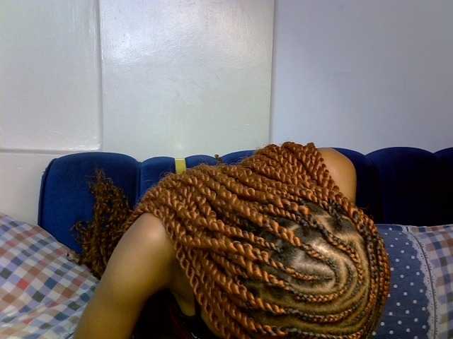 PrettyNoirr live cam on BongaCams