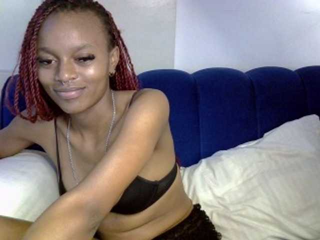 PrettyNoirr live cam on BongaCams